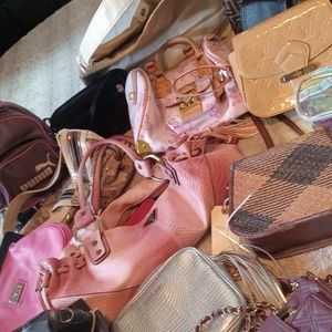 Lot of purses 👛